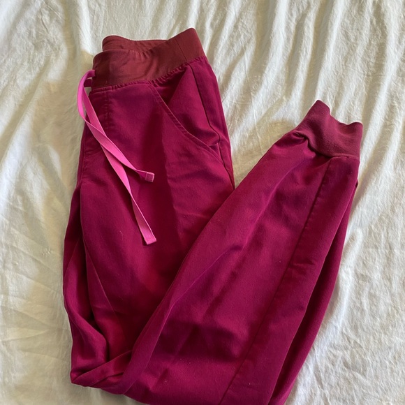 Pink fig scrub joggers - Picture 2 of 4